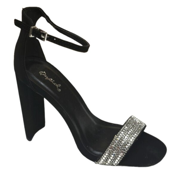 Qupid Shoes - Qupid Elsi-10 Black Classic and Chic Toe Band High Heel with Ankle Strap Sandal